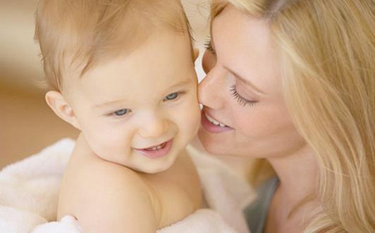 母乳喂養分幾個時期?母乳喂養要喂水嗎?