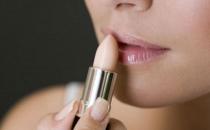 如何護唇？冬天嘴唇干裂怎么辦？