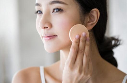 如何補妝才自然?補妝需要什么工具?