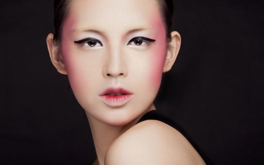 甜美MM的專屬妝容:色彩妝的畫法