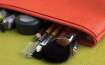 自然粗眉才減齡-會(huì)化妝才顯年輕哦！