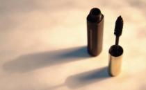 怎么貼假睫毛才能自然？