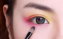 約會來畫個持久妝！放心KISS沒問題！