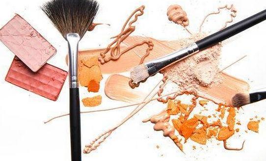 在辦公室怎么補妝?做好妝前皮膚護理