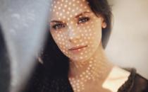 化妝雷區(qū)不要踩！腮紅涂得鄉(xiāng)土氣怎么回事？