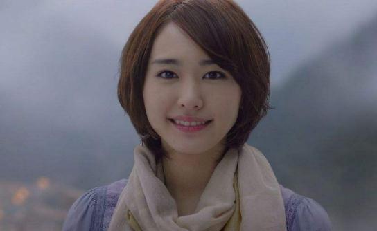 頭發(fā)變白的原因:缺乏B族維生素頭發(fā)會白