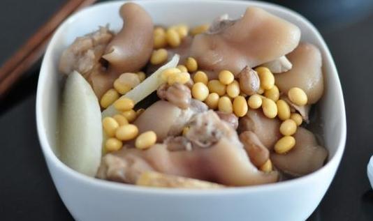 營養滋補湯食譜:五福臨門煲的做法