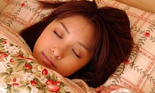 睡覺(jué)時(shí)不宜戴這5種東西