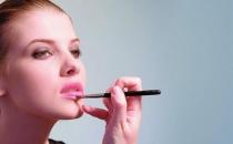 如何畫唇妝？打造完美唇妝的基本技巧