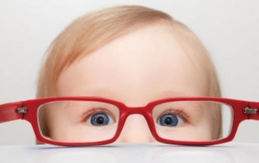 假期用眼過度 開學前別忘帶孩子檢查視力