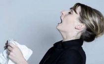 打噴嚏的原因是什么？打噴嚏為什么不能用手捂？