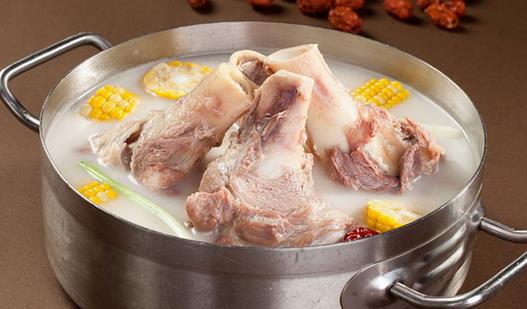 喝骨頭湯能否促進骨折愈合?骨折吃什么好?