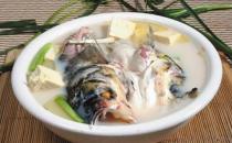 燉魚怎么做好吃？燉魚時加塊豆腐營養翻倍