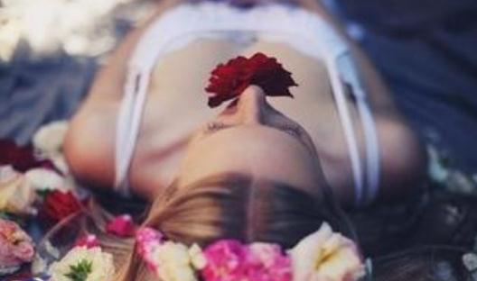 大學(xué)生應(yīng)該怎么面對愛情?