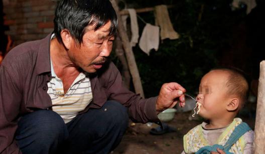 70歲老人娶20歲智障女,并生育兩個孩子