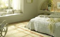 臥室吊頂?shù)脑O(shè)計：在四周做吊頂