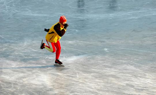 滑冰的好處有哪些？滑冰的技巧有哪些？