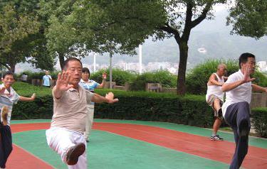 老人練太極養(yǎng)生 這些問題需關(guān)注