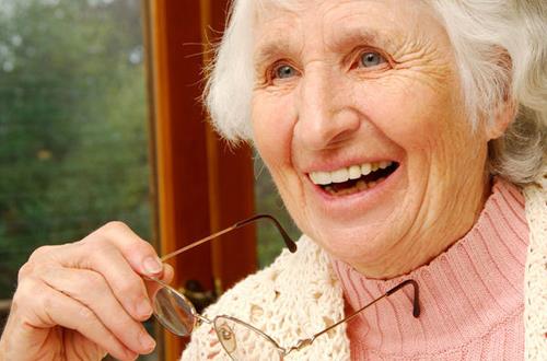 老年白內(nèi)障能否恢復(fù) 護(hù)理工作至關(guān)重要