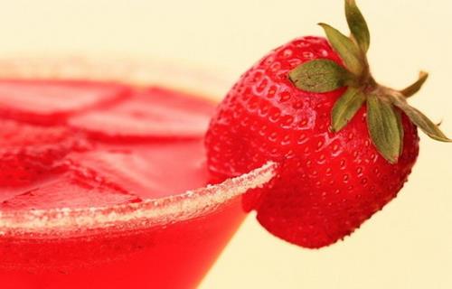 白領養肝明目解毒的胡蘿卜草莓汁