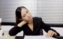 告別頸、腰部僵硬 辦公室簡易舒展操