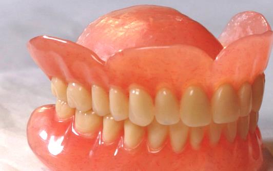 老人裝假牙需注意哪些問(wèn)題