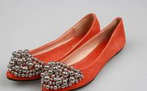 老人穿平底鞋為何腳疼？