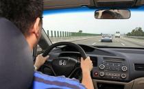 新手開(kāi)車十大技巧：怎樣防止旁車插隊(duì)