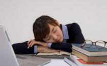 白領女性這些不良坐姿會影響胸部健康