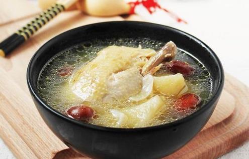 如何做出鮮美的潤(rùn)肺雪梨雞湯