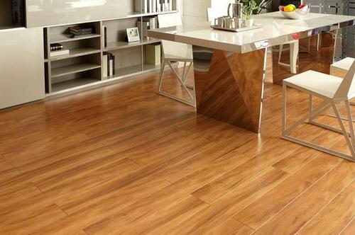 強化木地板應該怎樣清潔與保養?