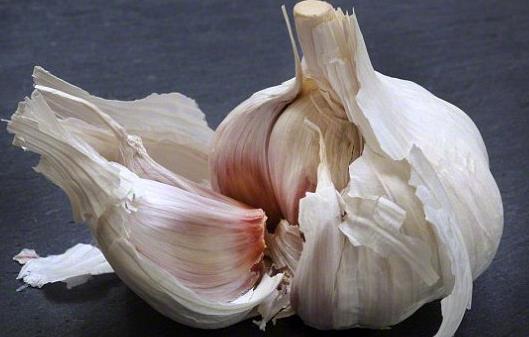 男人吃蒜有益健康 七個大蒜食譜做法盤點