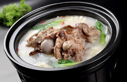 女人秋季吃什么補(bǔ)水?四道滋陰生津養(yǎng)生湯推薦