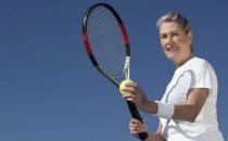 老人運(yùn)動七要訣 四肢交叉更健康