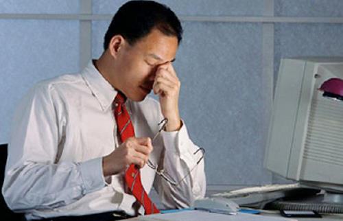 揉中指讓你不犯困 辦公族七個(gè)動(dòng)作緩解疲勞