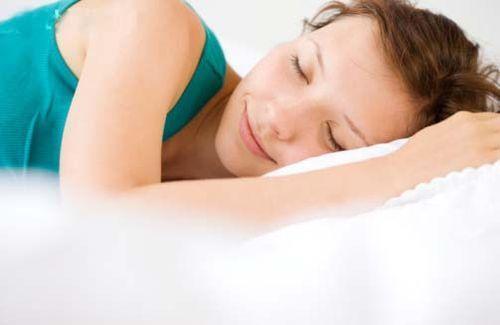 白領睡姿不對易喪命 揭趴桌子睡的12大危害