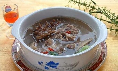 五大原因致女性脫發 女性吃什么可以生發?