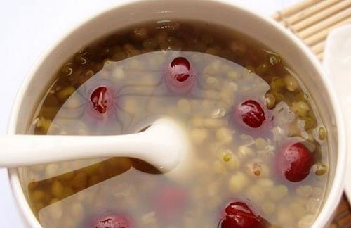 補(bǔ)血粥幫你趕走“黃臉婆”