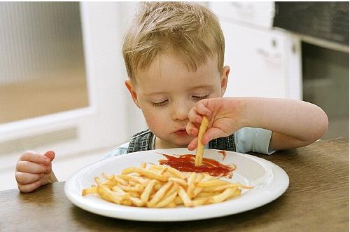 寶寶吃太多長不高 孩子增高3誤區