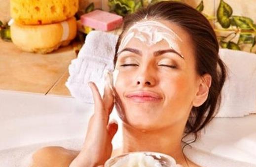 秋冬季節(jié)肌膚干燥你需要補水了