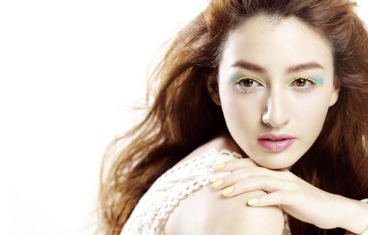 沒睡醒的尷尬用美妝來解決