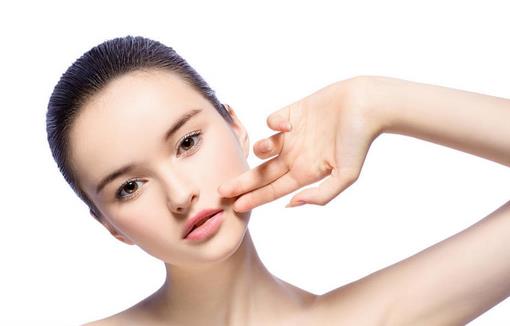 最佳高光打造磚石妝容 干皮也可以閃亮動人