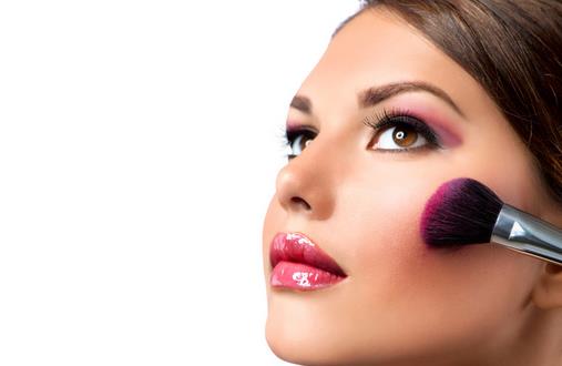 兩分鐘補妝小技巧 煥發(fā)新顏去約會