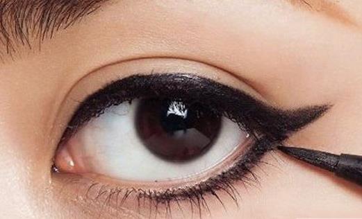 內雙怎么畫眼線 內雙畫眼線的步驟解讀