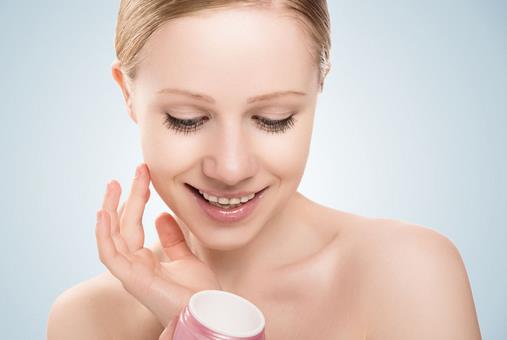 怎么打造均勻底妝 延長暈妝時間