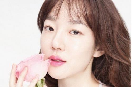 輕描淡寫妝容 打造優雅女人