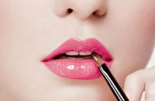 自體脂肪豐唇術的優勢及術后護理