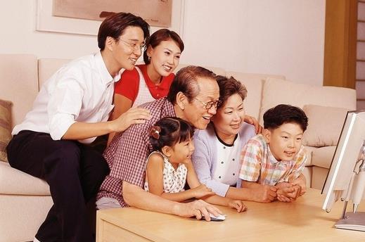 老人該不該和子女同住