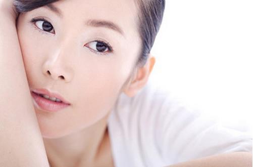 摸臉會長痘？調養祛痘有妙方