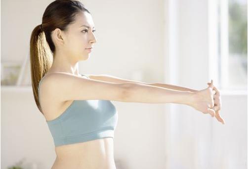 15天甩掉小肚腩的正確坐姿